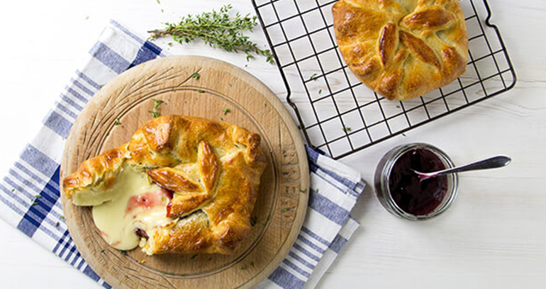 Baked Camembert with Cranberry Sauce