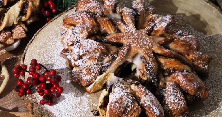 Snowflake Pull Apart Chocolate & Cinnamon Bread