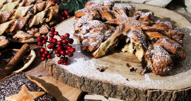 Snowflake Pull Apart Chocolate & Cinnamon Bread