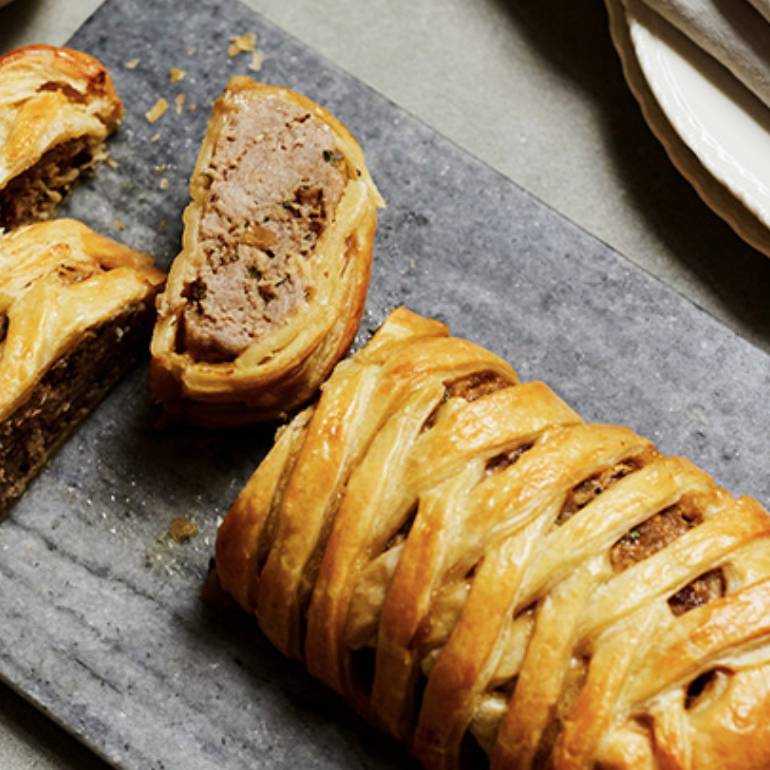 Sausage-Apple-Plait