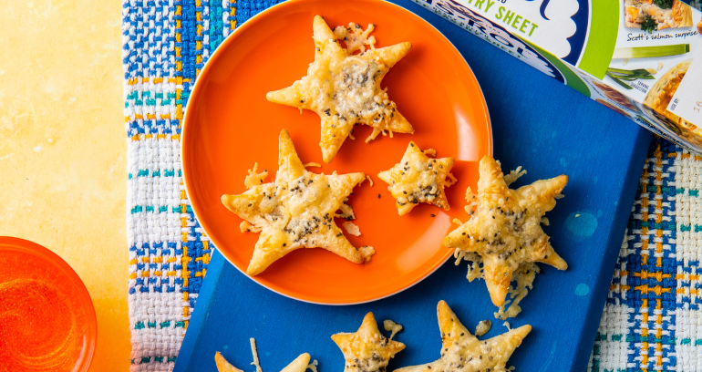 PUFF PASTRY CHEESE STARS