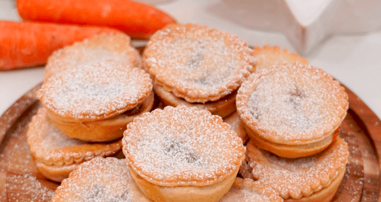 mincemeat sprinkled with caster sugar served in a wooden plate